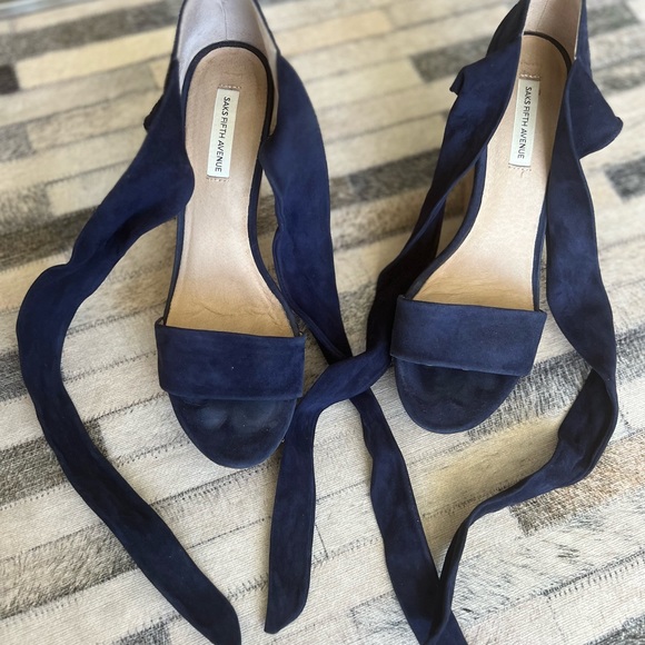 Saks Fifth Avenue Suede Wedges. Size 8.5. - Picture 5 of 6